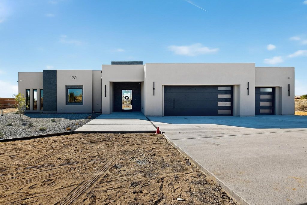 123 Tierra Encantada, Corrales, NM 87048