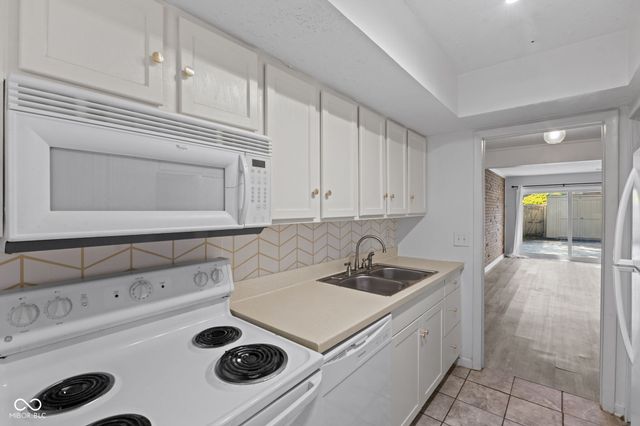 7453 Country Brook Drive, Indianapolis, IN 46260