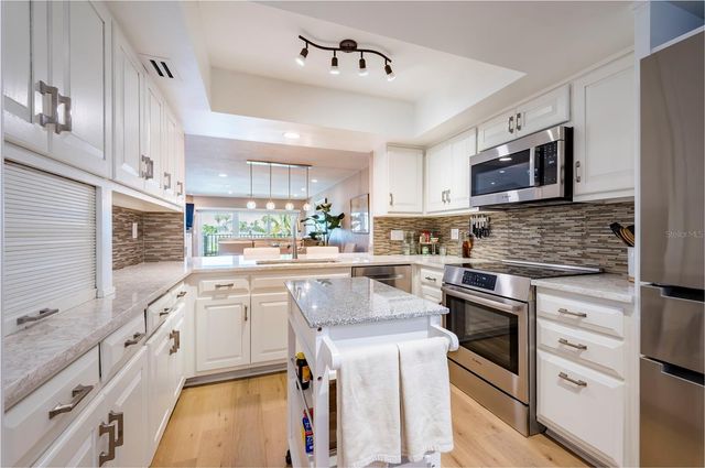218 SKIFF POINT, Clearwater Beach, FL 33767