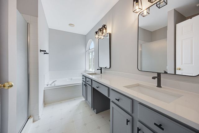 1650 Charlotte Circle, Naperville, IL 60564