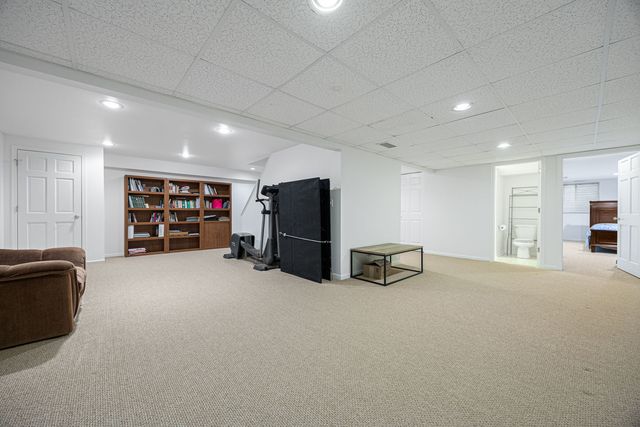 1650 Charlotte Circle, Naperville, IL 60564