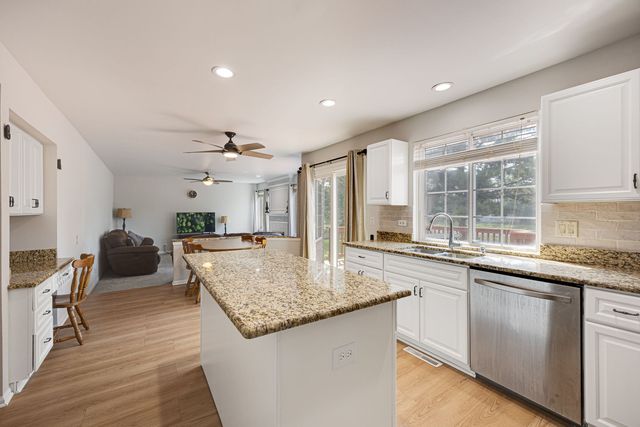 1650 Charlotte Circle, Naperville, IL 60564