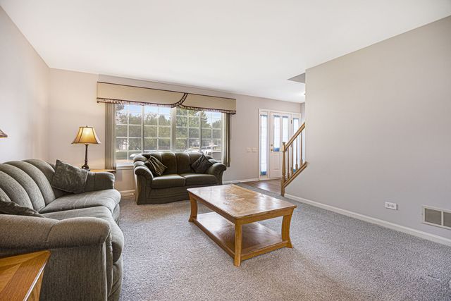 1650 Charlotte Circle, Naperville, IL 60564