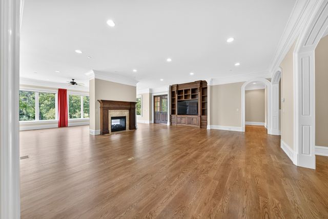 214 Bluegrass Dr, Hendersonville, TN 37075