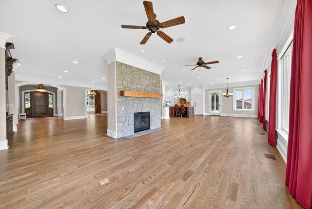 214 Bluegrass Dr, Hendersonville, TN 37075