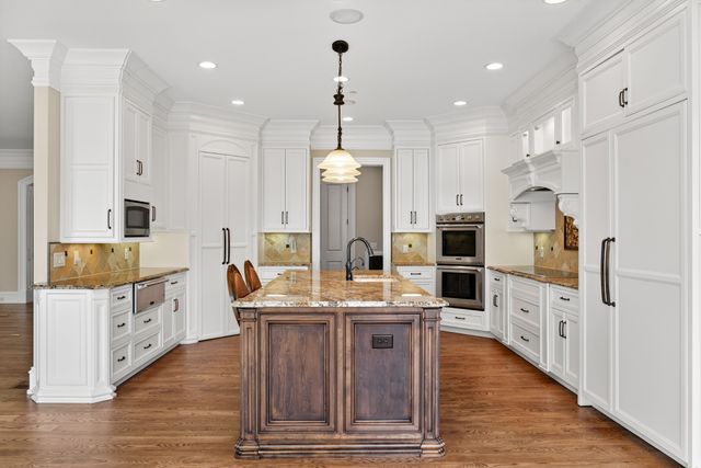 214 Bluegrass Dr, Hendersonville, TN 37075