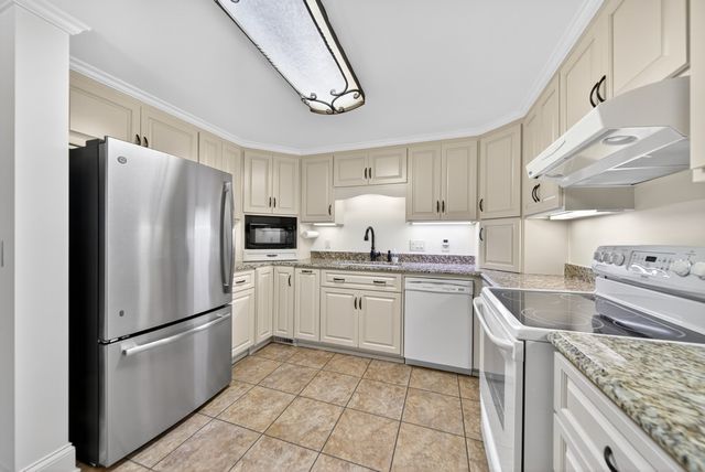 214 Bluegrass Dr, Hendersonville, TN 37075