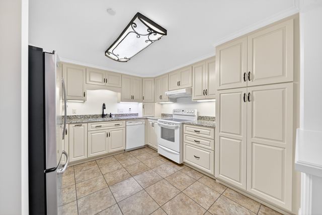 214 Bluegrass Dr, Hendersonville, TN 37075