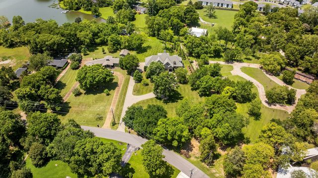 214 Bluegrass Dr, Hendersonville, TN 37075