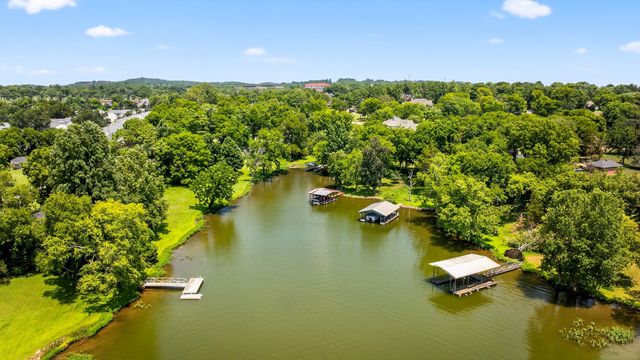 214 Bluegrass Dr, Hendersonville, TN 37075