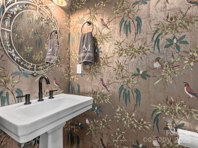 1591 Chestnut Flats Lane, Waynesville, NC 28786