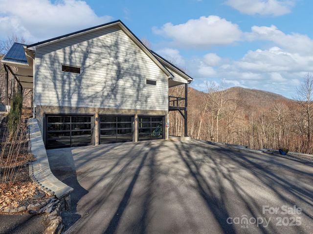 1591 Chestnut Flats Lane, Waynesville, NC 28786
