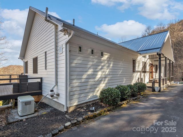 1591 Chestnut Flats Lane, Waynesville, NC 28786