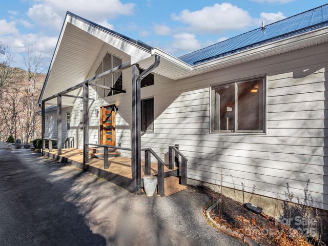 1591 Chestnut Flats Lane, Waynesville, NC 28786