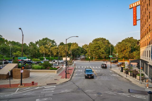 1810 N Wells Street 206, Chicago, IL 60614