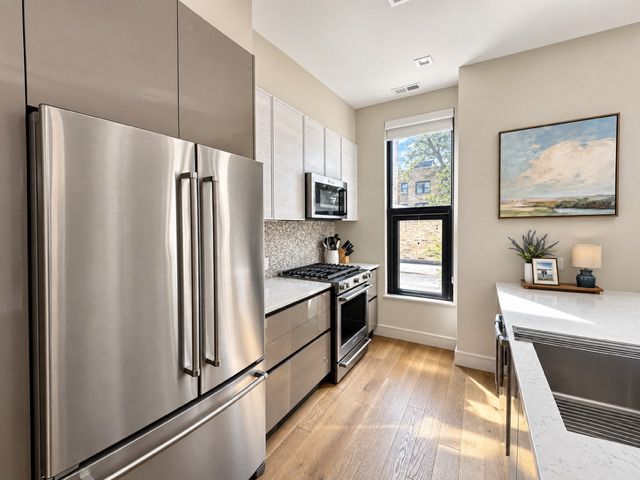 1810 N Wells Street 206, Chicago, IL 60614
