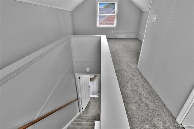 24350 Cloverlawn Street, Oak Park, MI 48237