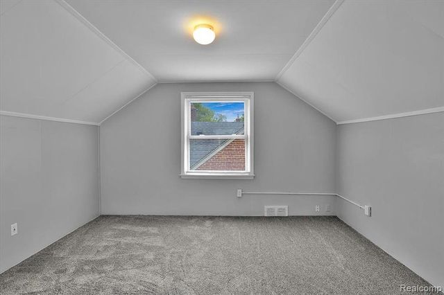 24350 Cloverlawn Street, Oak Park, MI 48237