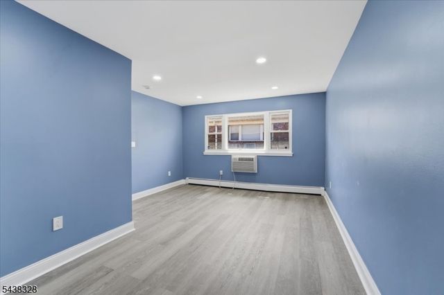 816 W Grand St 3B, Elizabeth City, NJ 07202