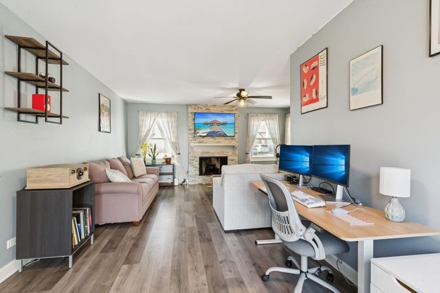 1063 Stonehedge Drive, Schaumburg, IL 60194