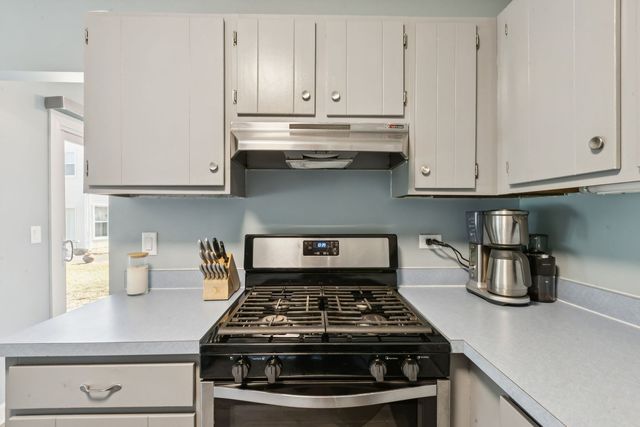 1063 Stonehedge Drive, Schaumburg, IL 60194