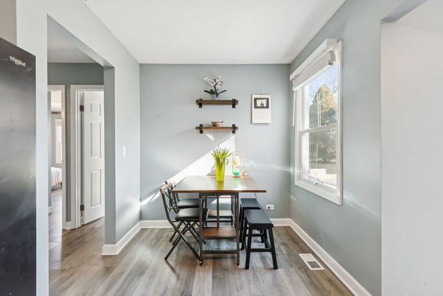 1063 Stonehedge Drive, Schaumburg, IL 60194