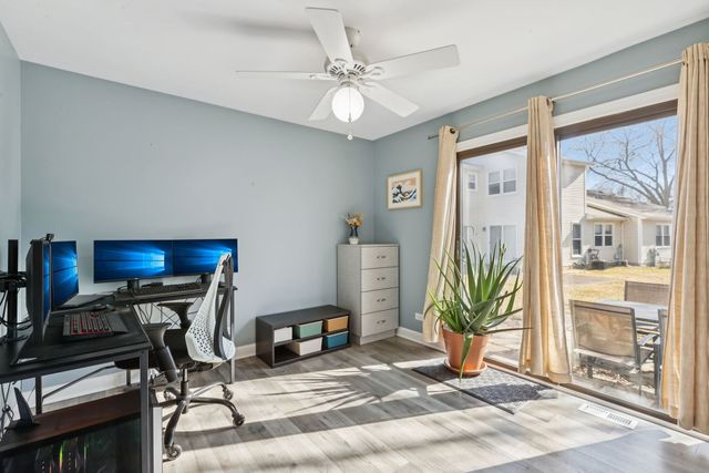 1063 Stonehedge Drive, Schaumburg, IL 60194