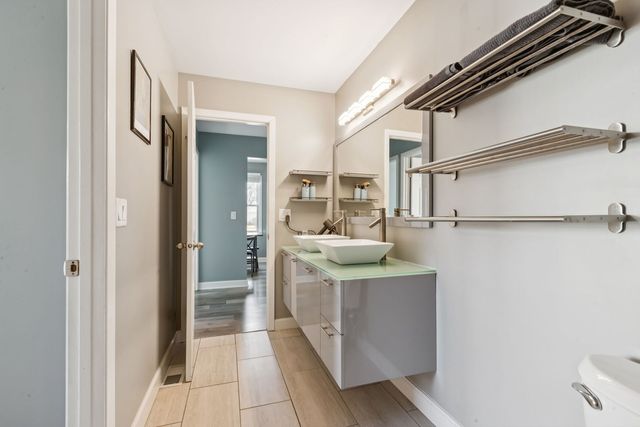 1063 Stonehedge Drive, Schaumburg, IL 60194