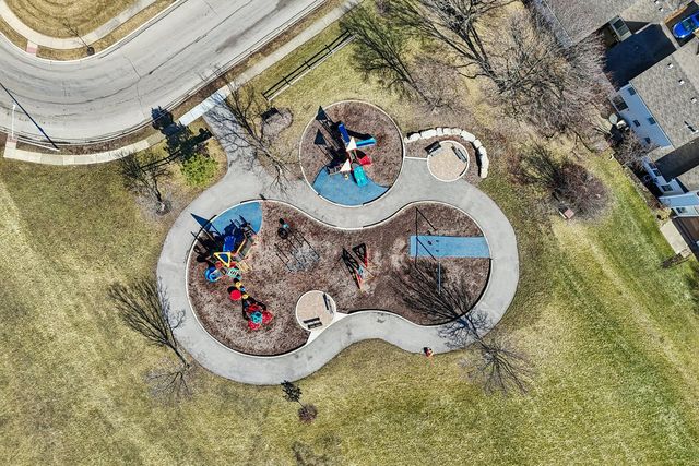 1063 Stonehedge Drive, Schaumburg, IL 60194