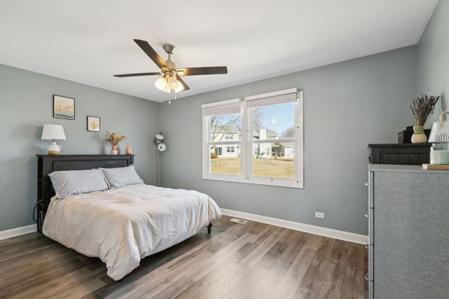 1063 Stonehedge Drive, Schaumburg, IL 60194