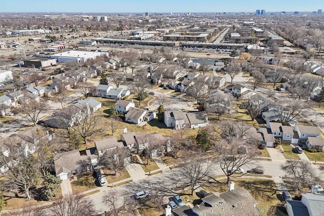 1063 Stonehedge Drive, Schaumburg, IL 60194