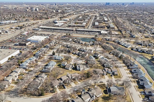 1063 Stonehedge Drive, Schaumburg, IL 60194