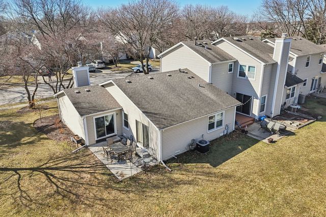 1063 Stonehedge Drive, Schaumburg, IL 60194