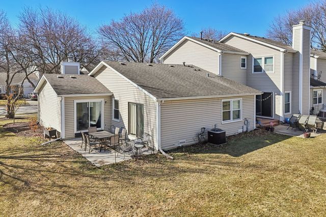 1063 Stonehedge Drive, Schaumburg, IL 60194