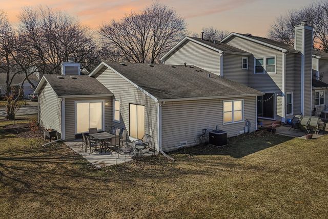 1063 Stonehedge Drive, Schaumburg, IL 60194