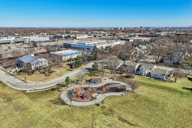 1063 Stonehedge Drive, Schaumburg, IL 60194