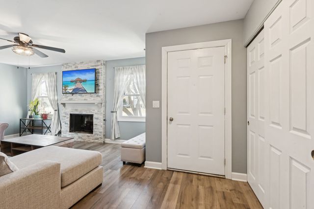 1063 Stonehedge Drive, Schaumburg, IL 60194