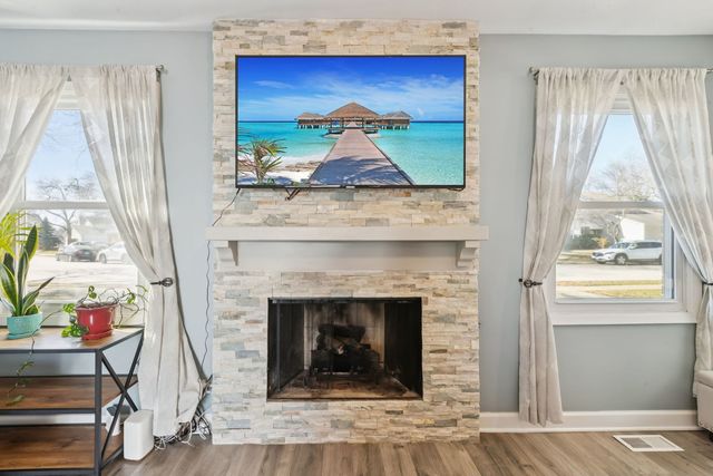 1063 Stonehedge Drive, Schaumburg, IL 60194