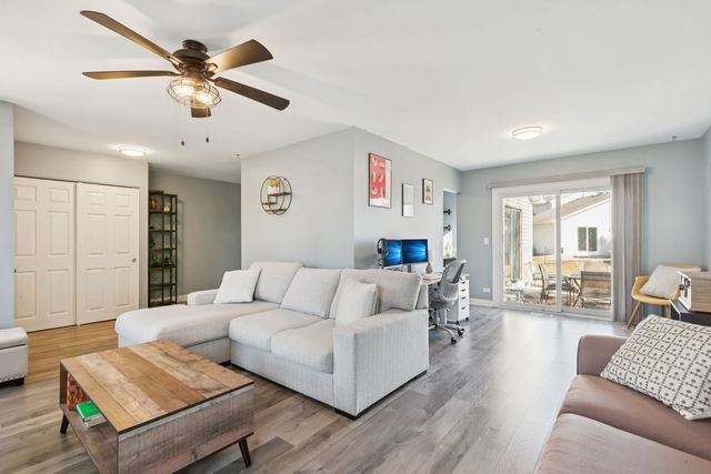 1063 Stonehedge Drive, Schaumburg, IL 60194