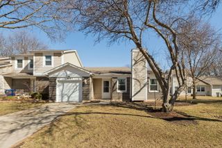 1063 Stonehedge Drive, Schaumburg, IL 60194