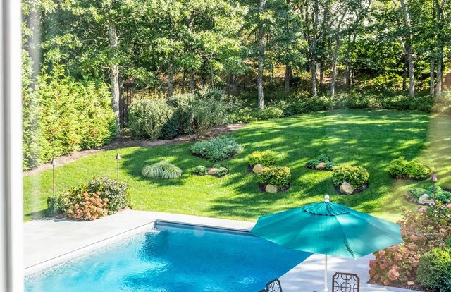 2 Hannahs, Southampton, NY 11968