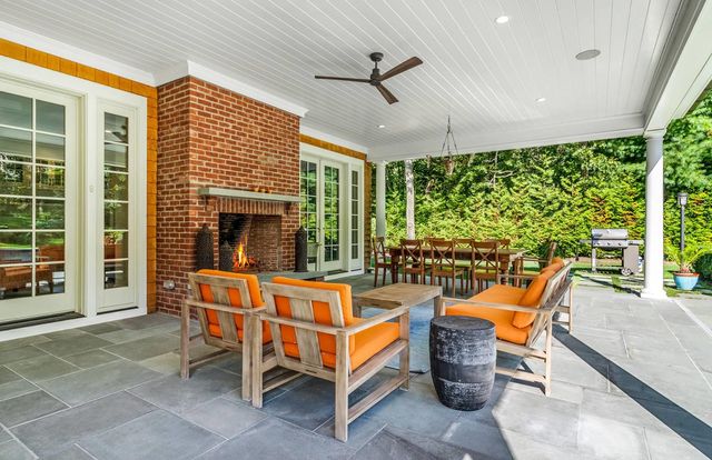 2 Hannahs, Southampton, NY 11968