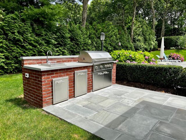 2 Hannahs, Southampton, NY 11968
