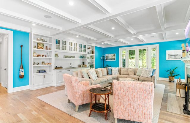 2 Hannahs, Southampton, NY 11968