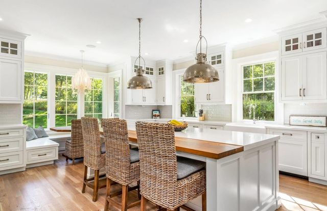 2 Hannahs, Southampton, NY 11968