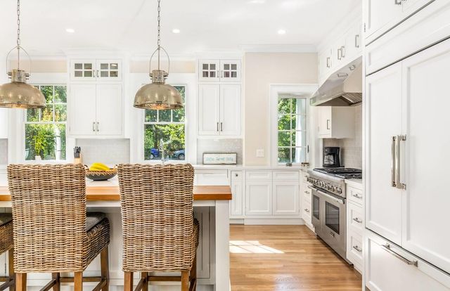 2 Hannahs, Southampton, NY 11968