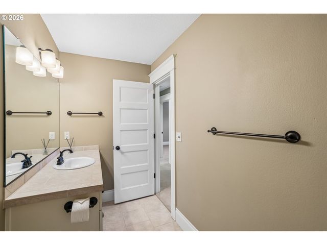 1634 Se SPOKANE St, Portland, OR 97202
