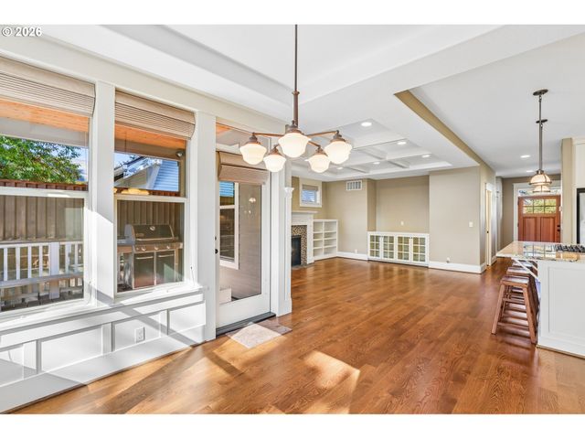 1634 Se SPOKANE St, Portland, OR 97202