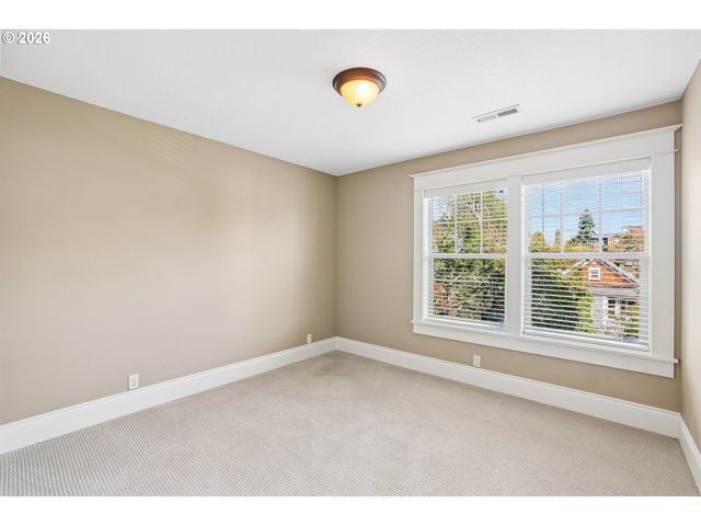 1634 Se SPOKANE St, Portland, OR 97202