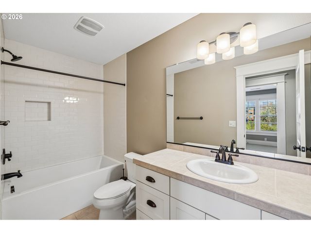1634 Se SPOKANE St, Portland, OR 97202